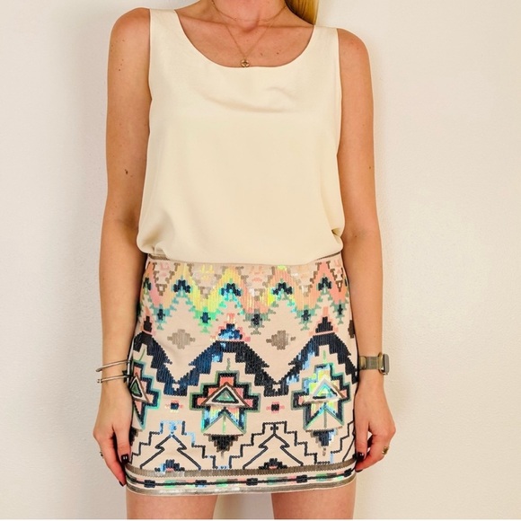 ❄️3/$20 EXPRESS Tan Aztec Tribal Boho Multicolor Sequin Print Mini Skirt, Small - Picture 9 of 9